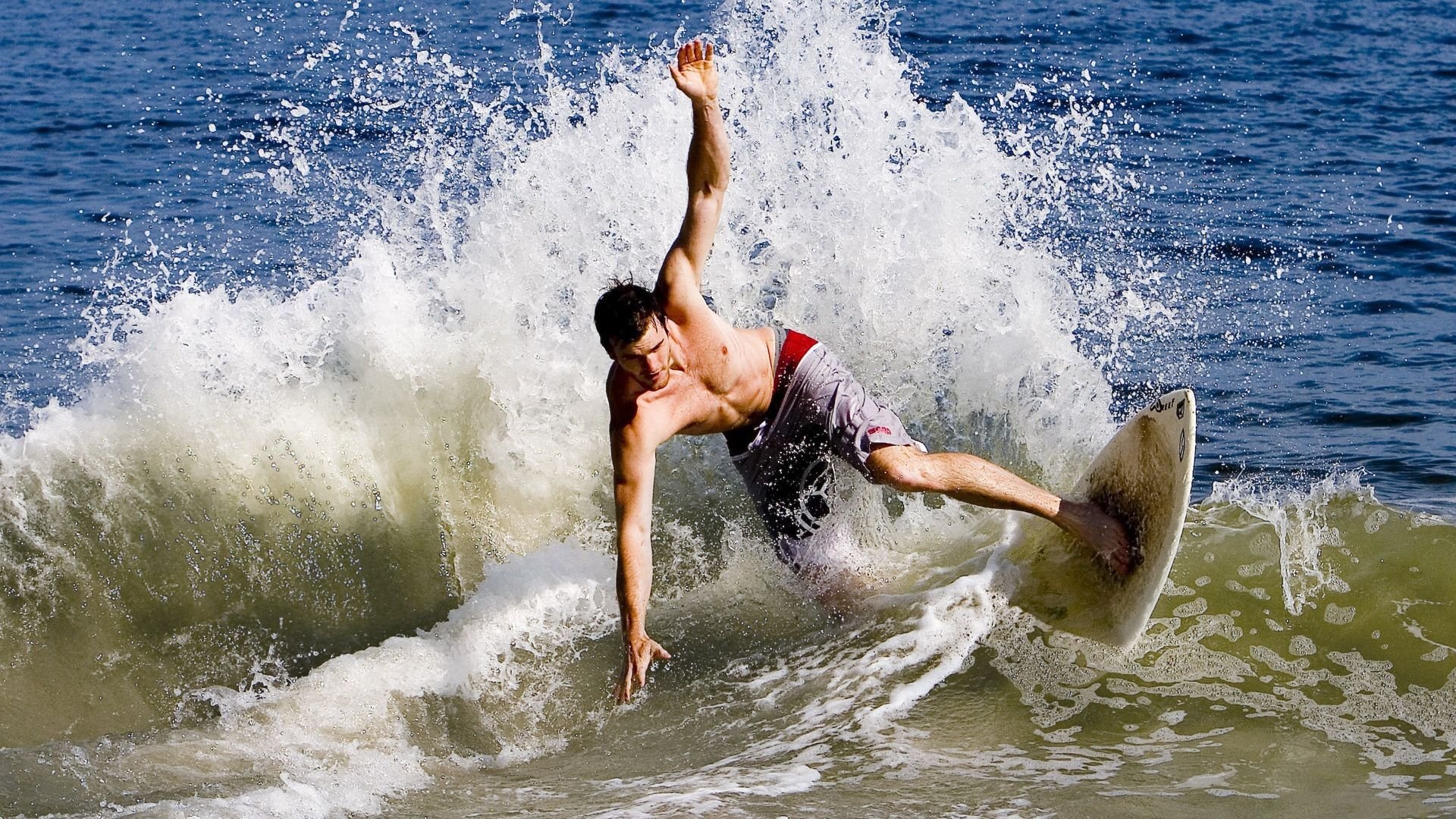 开云体育app下载-福特：凭借敏锐的场上嗅觉，成功帮助全黑队解锁对方防线，福特suv黑色