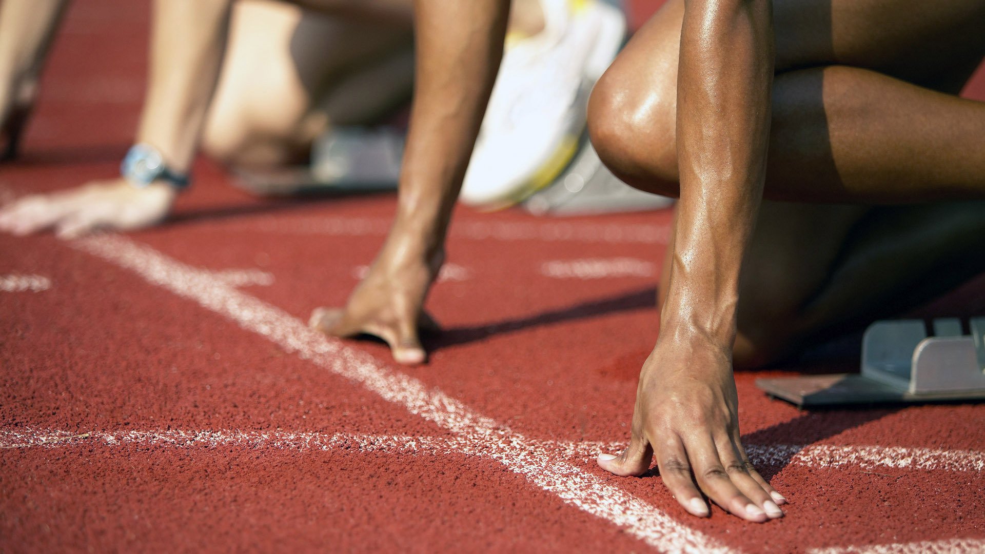 高尔在橄榄球冠军锦标赛中大放异彩,展现无与伦比的突破力,橄榄球和高尔夫的区别